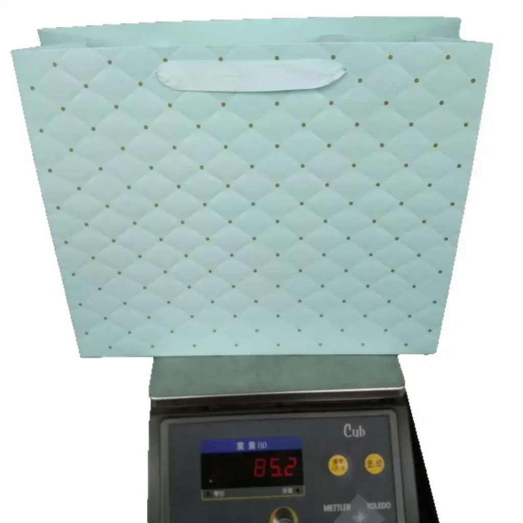 Wholesale of new cross-border gift bags, paper bags, high-end gold-embossed white card handbags
