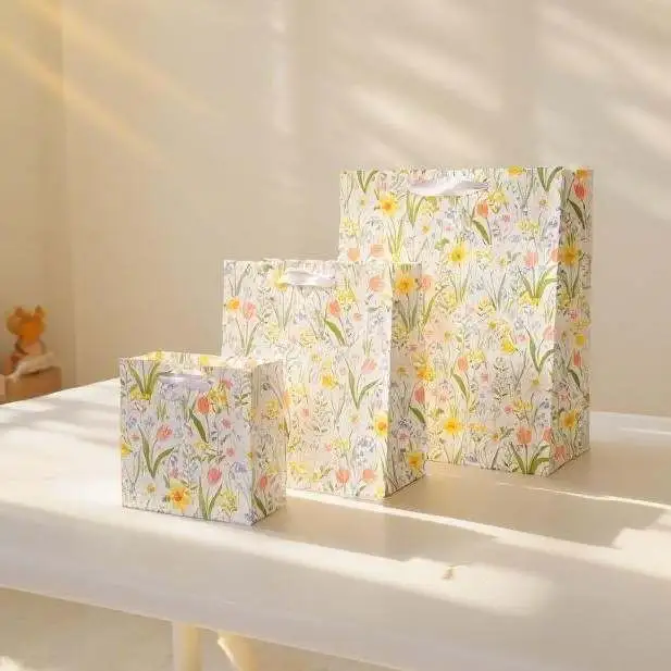 Family Photo Series FH-B0025 Cross-border Customized Wholesale ins style Romantic Atmosphere Gentle Flower Small floral gifts flower gift paper bags made in china fanhong paper bags factory