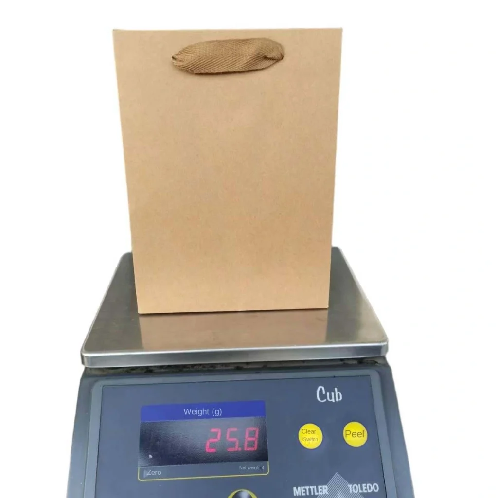 New in stock, FH-25201 model kraft paper bags. Customizable with printed logo, handle included. Wholesale available (43)