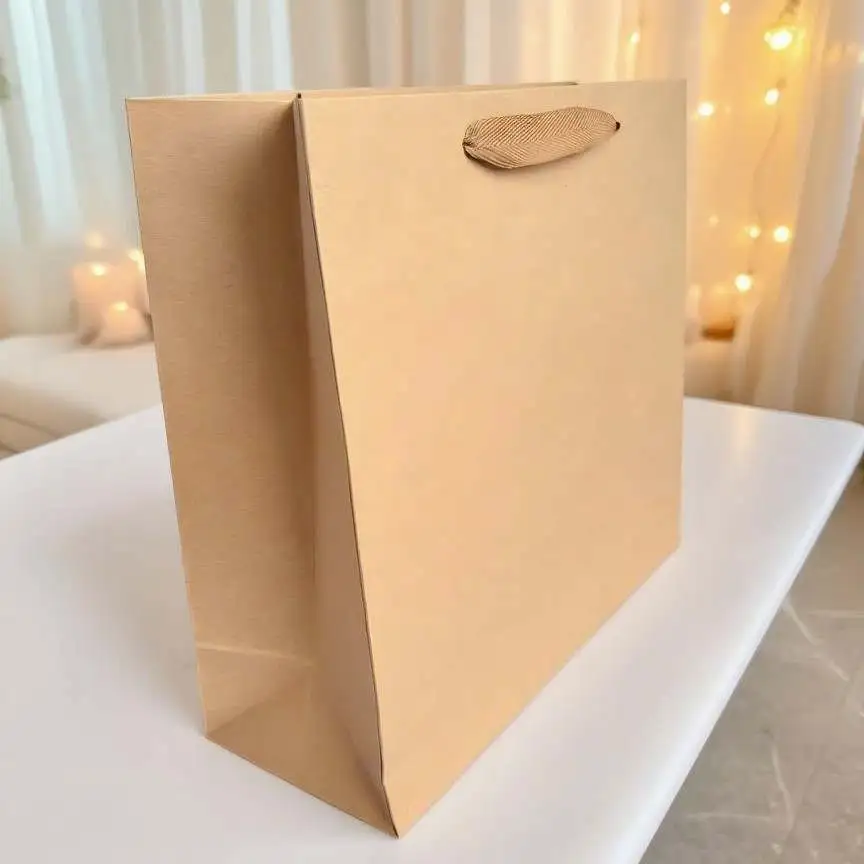 Wholesale of new FH-25201 model kraft paper bags in stock with logo printing available