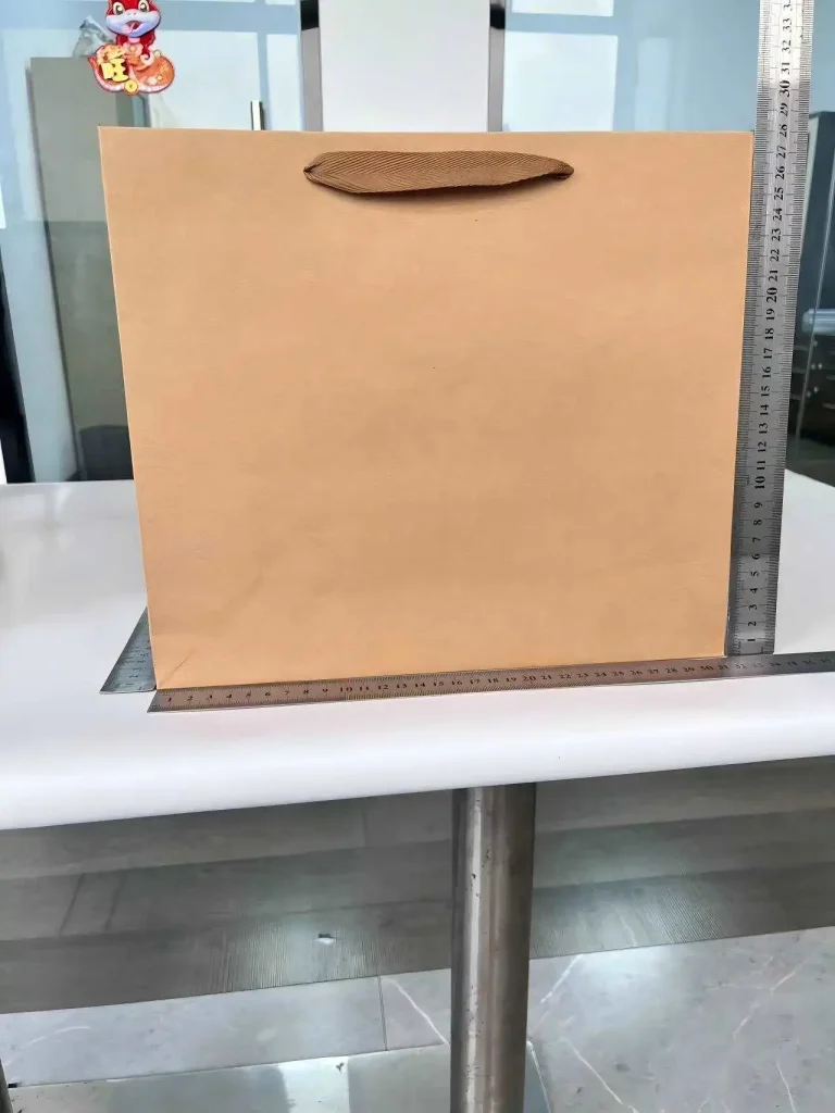 Wholesale of new FH-25201 model kraft paper bags in stock with logo printing available